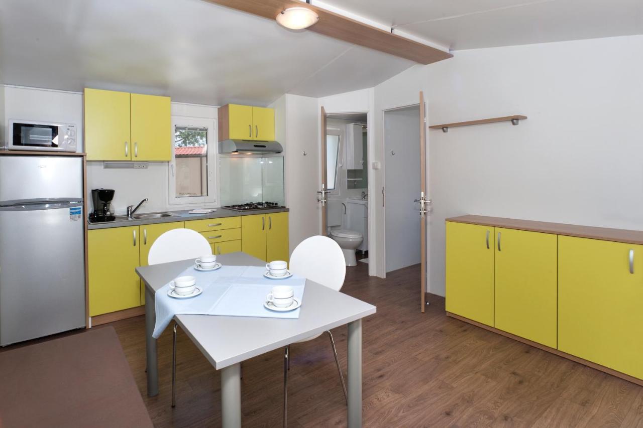 Camping Ulika Mobile Homes - Naturist Červar-Porat エクステリア 写真