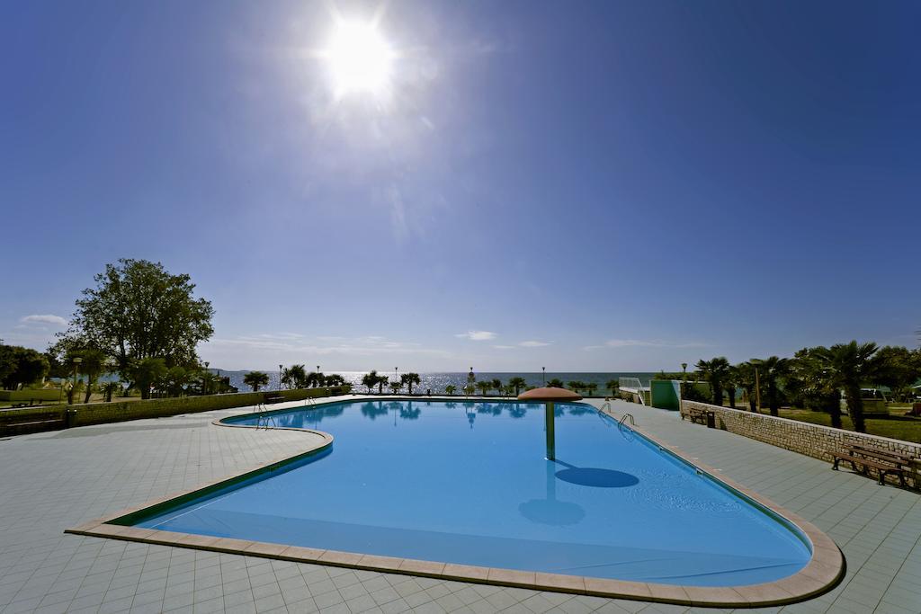 Camping Ulika Mobile Homes - Naturist Červar-Porat エクステリア 写真